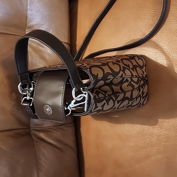 Guess Logo Crossbody/Handbag NWT - Picture 6 of 7